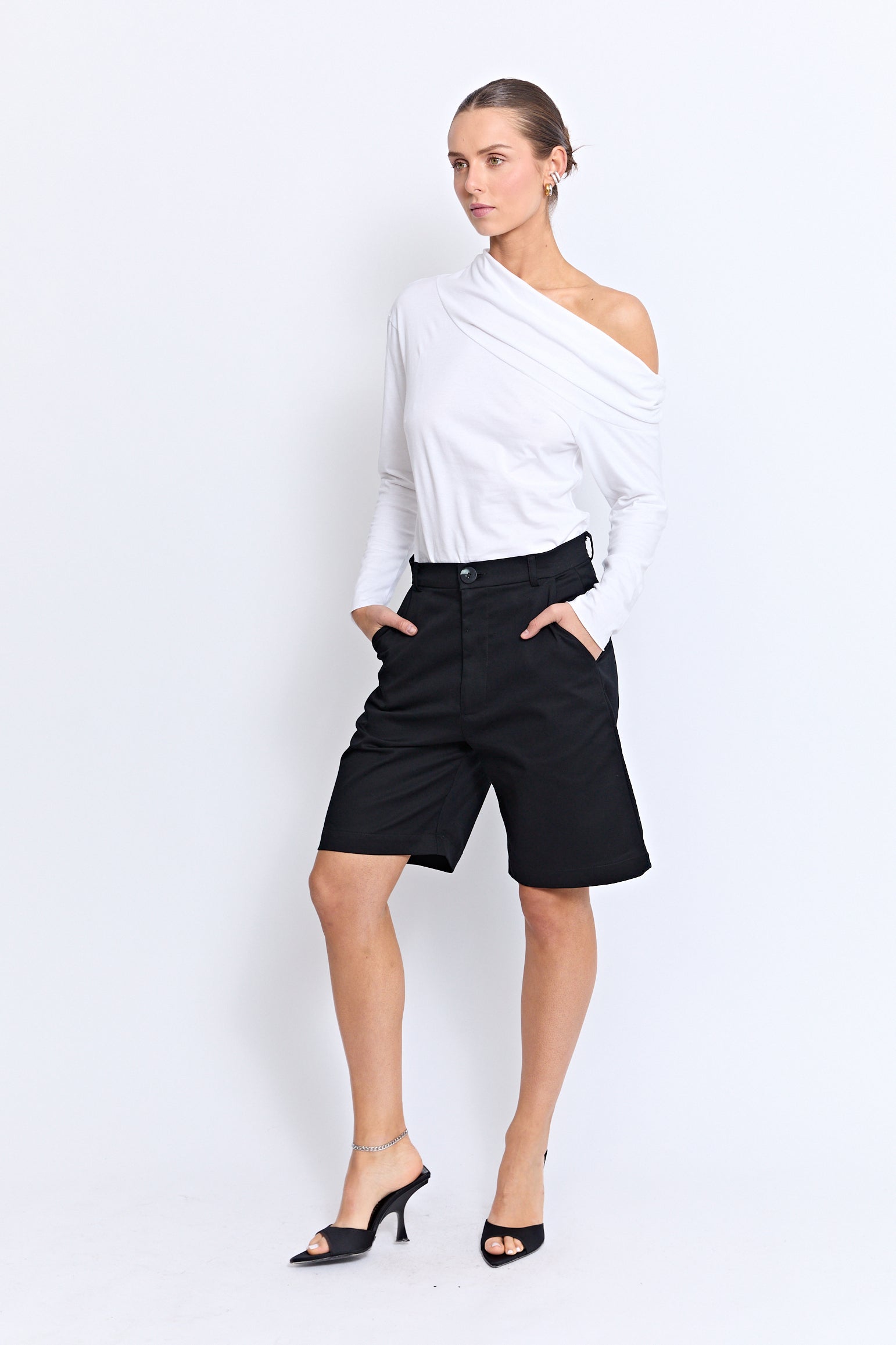 LOURDES BERMUDA SHORT | BLACK