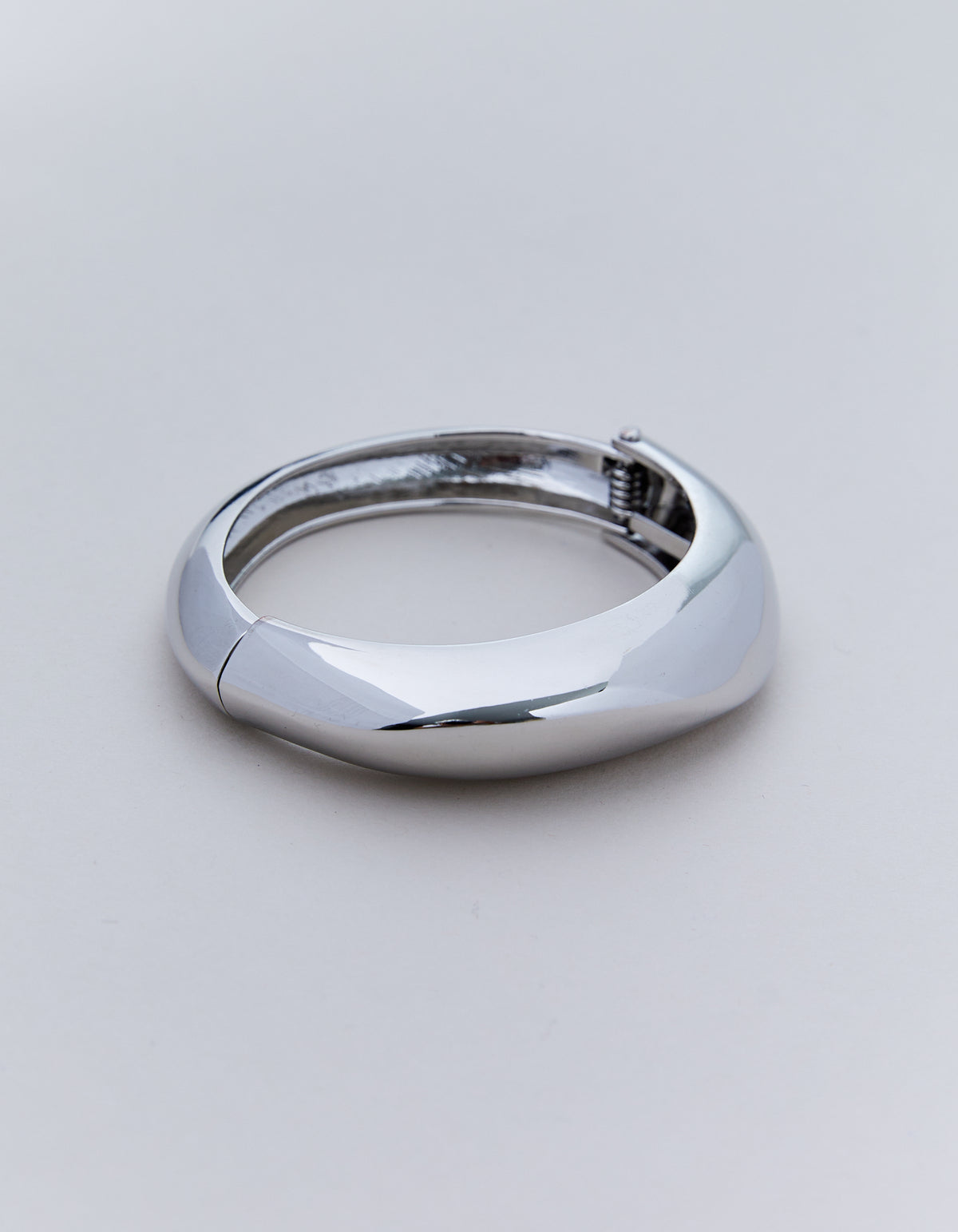 ASYMMETRIC BANGLE SILVER